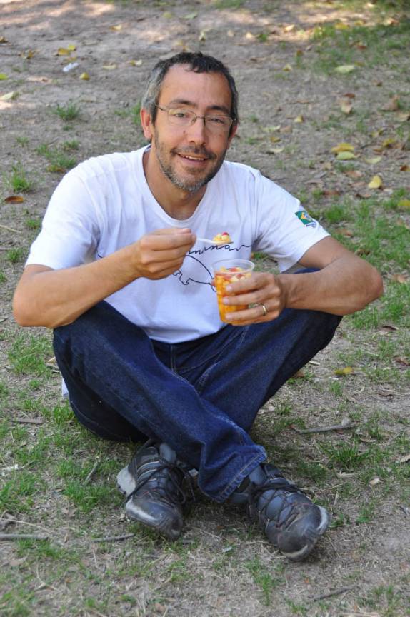 Salada de frutas refrescante no Parque General San Martín, em Mendoza, na Argentina